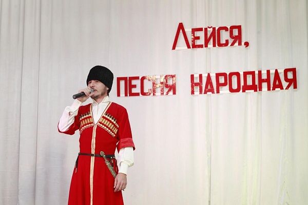 21 ноября в селе Тарумовка Тарумовского района прошел XXVIII Республиканский фестиваль народной песни и музыки «Лейся, песня народная».