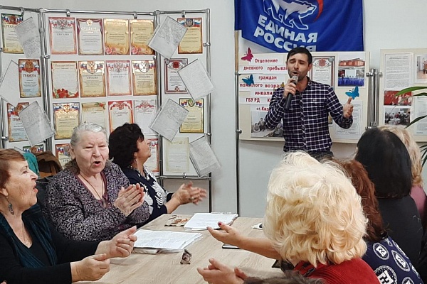 19 ноября солисты Центра традиционной культуры  г.Кизляра в преддверии праздника, посвященного Дню матери, посетили Отделение дневного пребывания граждан пожилого возраста и инвалидов в Доме милосердия.