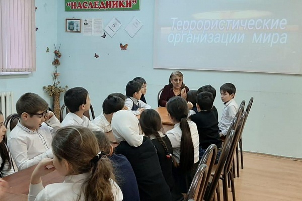 В рамках календаря мероприятий муниципальных образований республики работники  филиала Центра традиционной культуры народов России п. Тарки провели беседу "Террористические организации мира" с учащимися школы №19.