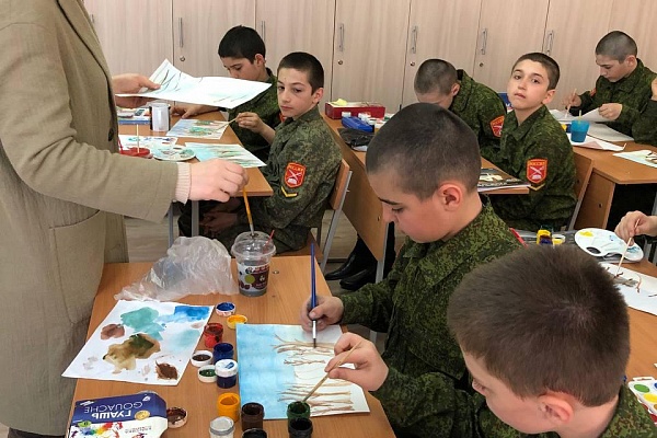 Республиканский Дом народного творчества организовал мастер-класс по изобразительному искусству в 1-ом Дагестанском кадетском корпусе им. генерала-полковника Г.Н. Трошева