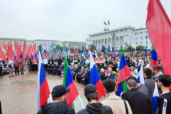 7 сентября  в Махачкале на площади им. Ленина прошел митинг-концерт, посвящённый Дню солидарности в борьбе с терроризмом и поддержку Президента РФ Владимира Путина