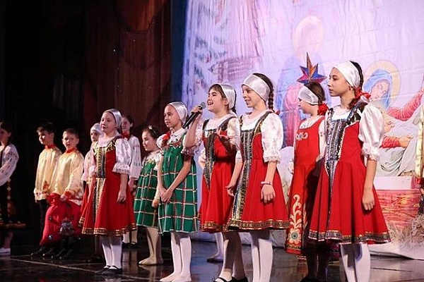 Выступление народного хора русской песни «Волна»  на открытии республиканской  Рождественской архиерейской Елки.