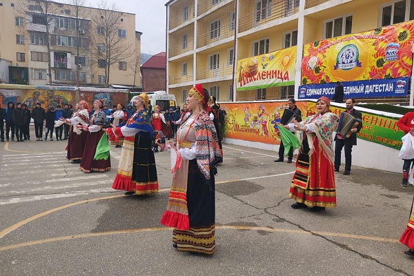 Народный хор русской песни «Волна» Республиканского дома народного творчества под руководством Маржаны Казакаевой принял участие в мероприятии, посвящённом празднованию Масленицы
