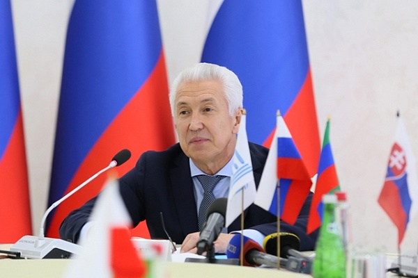 Участники международного фестиваля «Горцы» встретились с главой Дагестана Владимиром Васильевым
