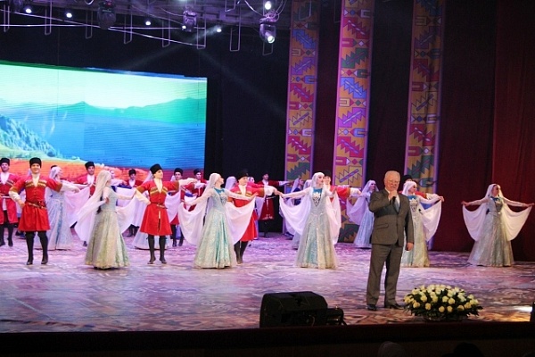 Гала-концертом «Традиция» торжественно открылся IV Международный фестиваль народного творчества  «Каспий – берега дружбы»