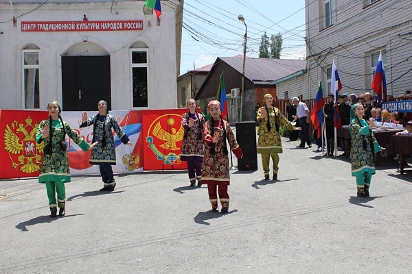 Накануне наша страна отмечала День России – праздник, который объединяет всех россиян, укрепляя дружеские отношения между народами. Праздничные мероприятия прошли во всех муниципалитетах нашей республики. 