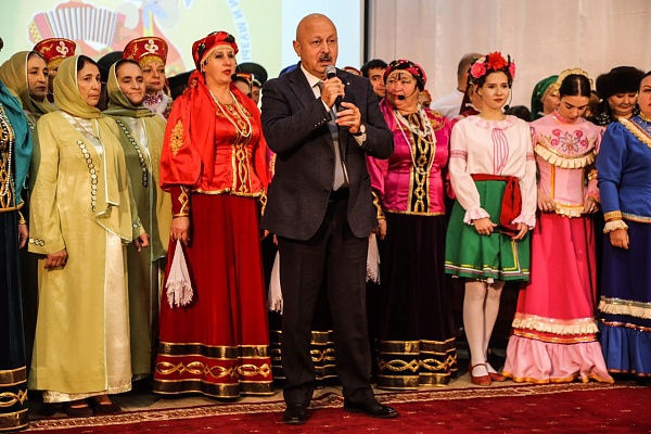 Сегодня в Центре культуры с.Тарумовка прошел XXVII Республиканский фестиваль народной песни и музыки «Лейся, песня народная!».
