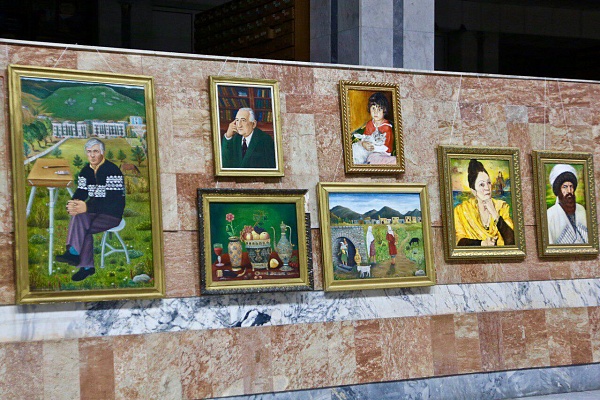 27 самодеятельных художников, 120 картин, месяцы кропотливой работы и вот сегодня состоялась самая большая фестиваль-выставка наивного изобразительного искусства «Мир талантов».
