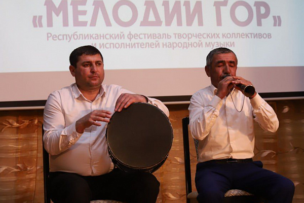 13 марта в Дербенте состоялся окружной этап Республиканского фестиваля творческих коллективов и исполнителей народной музыки «Мелодии гор»