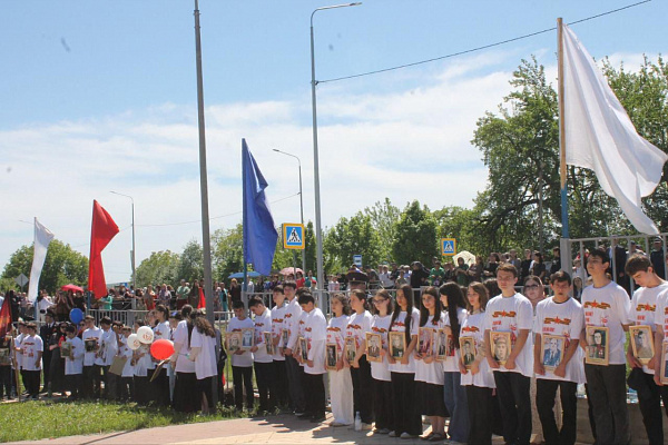 Флешмоб-акция «За наших!», организованная Республиканским домом народного творчества