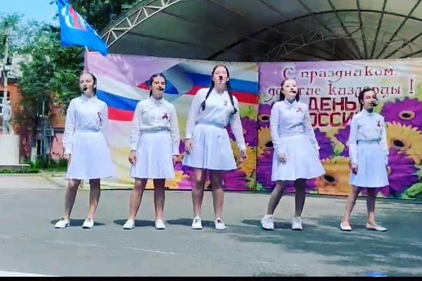 12 июня в культурно-досуговых учреждениях республики, центрах культуры муниципальных образований республики прошли праздничные мероприятия, посвященные Дню России