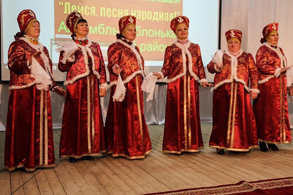 Сегодня в Центре культуры с.Тарумовка прошел XXVII Республиканский фестиваль народной песни и музыки «Лейся, песня народная!».