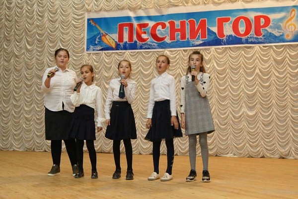 24 октября в Центре традиционной культуры народов России в селении Нижнее Казанище по инициативе Управления культуры Буйнакского района прошел фестиваль «Песни гор».