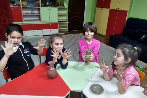 Республиканский дом народного творчества организовал мастер-класс по балхарской керамике