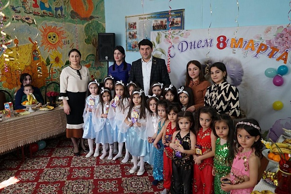 В муниципалитетах республики прошли концерты, посвященные празднованию Международного женского дня. 