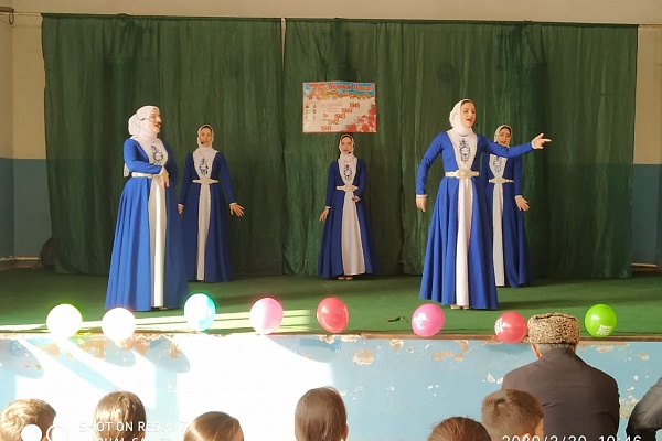 20 февраля в рамках проекта «Творческий десант» народный вокальный ансамбль «Ламан аз» выступил в сельском Доме культуры с.Хамавюрт Хасавюртовского района. 