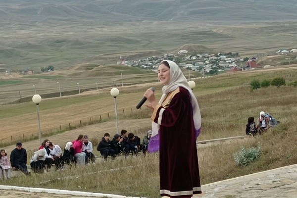 В с. Цада Хунзахского района состоялся фестиваль народного творчества «Белые журавли» в рамках Гамзатовского Литературного фестиваля «Дни белых журавлей».