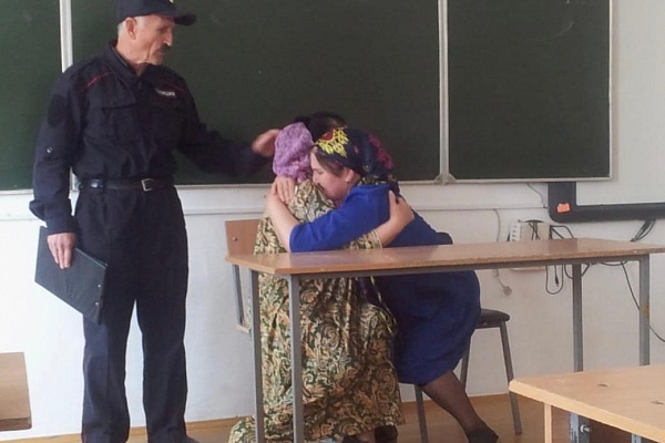 В рамках театрального десанта «Театр на гастролях» народный театр им.И.Муцалханова Бабаюртовского района выступил в СОШ №1, 2 с.Бабаюрт и Школе-интернате Кизилюртовского филиала Управления образования.
