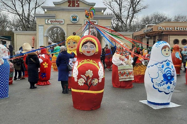 В рамках календаря культурно-досуговых мероприятий муниципалитетов республики в Кизлярском районе и г.Кизляре весело провели Масленицу
