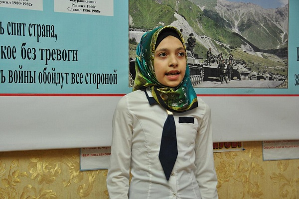 В Центре культуры  с. Боташюрт Хасавюртовского района прошел Урок мужества « Героями становятся » для  учащихся  9-11х  классов.