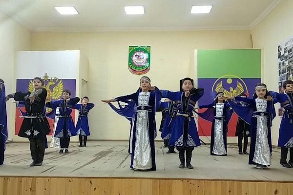 В сельском доме культуры с.Зубутли-Миатли состоялся концерт творческих коллективов Казбековского и Кизилюртовского районов. 