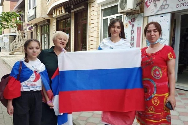12 июня в культурно-досуговых учреждениях республики, центрах культуры муниципальных образований республики прошли праздничные мероприятия, посвященные Дню России