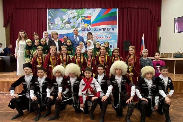 В рамках проекта «Творческий десант» выступили творческие коллективы городов Кизилюрт и Избербаш