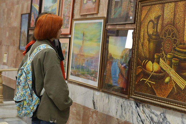 В рамках проекта «Самородки» состоялось открытие выставки самодеятельного художника Шамиля Закарияева «Все оттенки пастели».