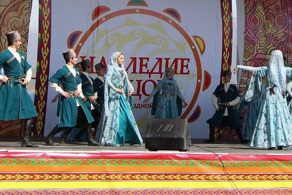 Сегодня в Лакском  районе в рамках празднования Дня конституции Республики Дагестан в дистанционном режиме  прошел   фестиваль народной культуры «Наследие отцов»,
