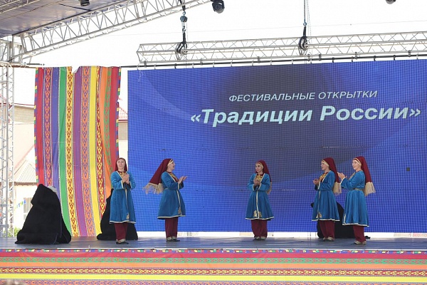 Концерт «Традиции России» прошел на побережье Каспийского моря