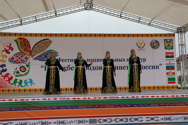Город Хасавюрт сегодня, 2 июля, встречал гостей-участников XX Международного фестиваля фольклора и традиционной культуры «Горцы»!