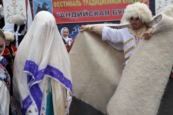 В Ботлихском районе прошел фестиваль народных традиций «Андийская бурка»