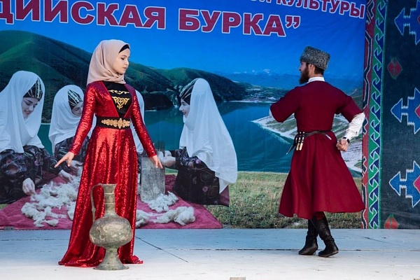 Республиканский фестиваль традиционной культуры и фольклора «Андийская бурка»