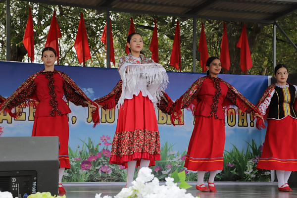 Праздник русской и казачьей народной песни «Лейся, песня народная!» в рамках празднования 80‑летия Тарумовского района