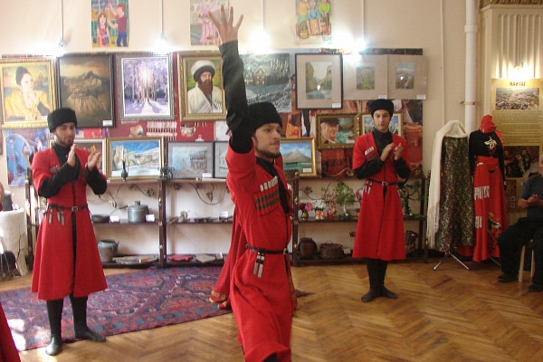 Выставка  самодеятельных художников «Мир талантов» в Каскийске