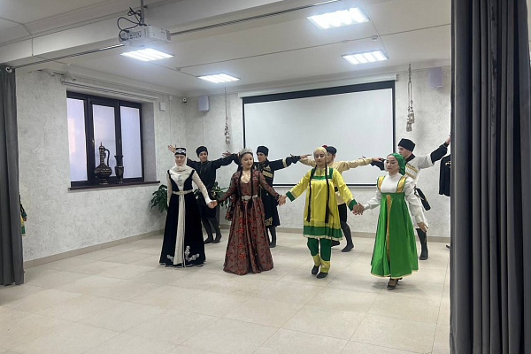 В культурно-досуговых учреждениях муниципальных образований республики состоялись праздничные мероприятия, посвященные Дню народного единства