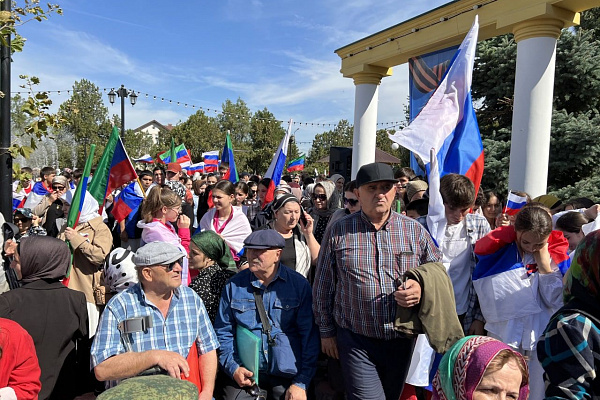  В центрах, домах культуры проходят акции и митинги в поддержку российской армии