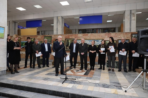 19 декабря в рамках форума-фестиваля  Рождественские встречи в Дагестане «Мир будущего» состоялось открытие выставки наивных художников «Моя лучшая картина».