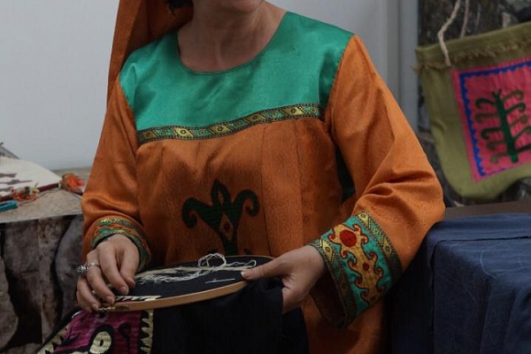 Мастер-класс по кайтагской вышивке в Республиканском Доме народного творчества.