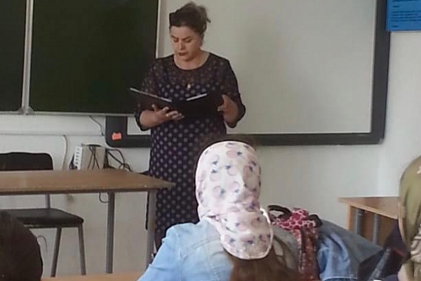 В рамках театрального десанта «Театр на гастролях» народный театр им.И.Муцалханова Бабаюртовского района выступил в СОШ №1, 2 с.Бабаюрт и Школе-интернате Кизилюртовского филиала Управления образования.