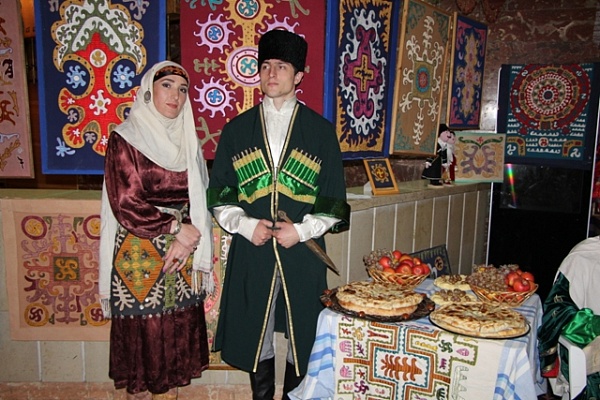 Гала-концертом «Традиция» торжественно открылся IV Международный фестиваль народного творчества  «Каспий – берега дружбы»
