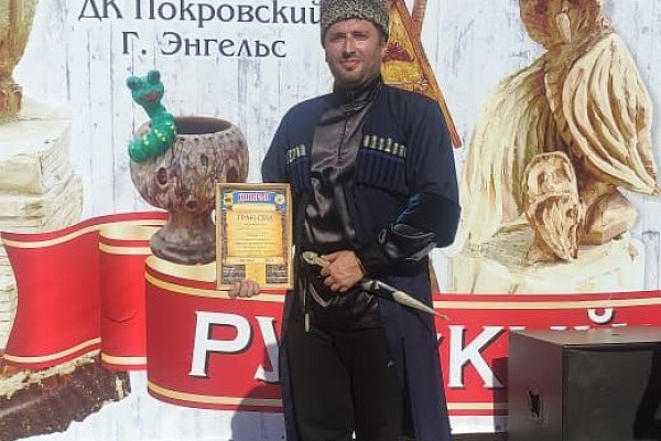 Мастера унцукульской насечки металлом по дереву Магомедов Сайгид и Нурмагомедов Шамиль приняли участие во II Открытом межрегиональном фестивале-конкурсе «Русский стиль»
