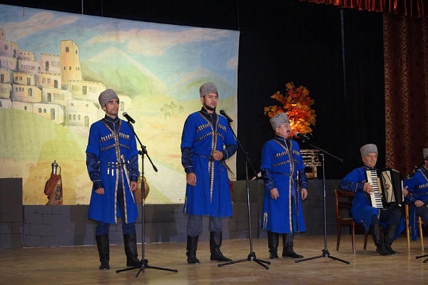 14 ноября в Центре культуры Казбековского района в с.Дылым прошёл II Республиканский фестиваль народного творчества «Традиции и обычаи моего села».