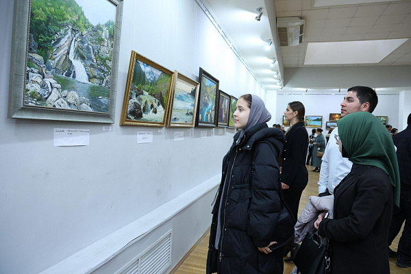 В Махачкале  открылась Республиканская выставка изобразительного искусства в рамках арт-проекта «Самородки»