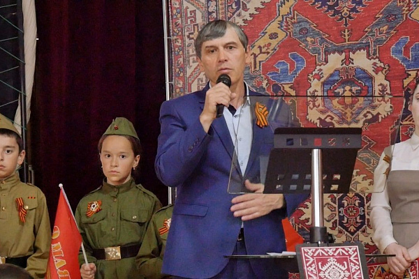 Во Дворце культуры с. Акуша состоялся фестиваль военно-патриотической песни «С песней к Победе!»