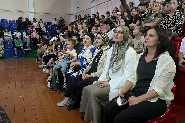 В г.Дагестанские Огни состоялся яркий праздник циркового искусства «Пехлеван»