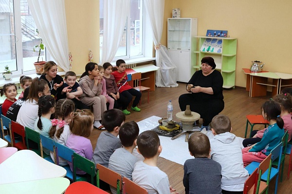 В Махачкале прошёл мастер-класс по балхарской керамике