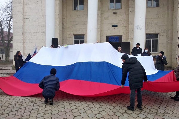 Почти во всех городах и районах Центрах культуры нашей республики прошли тематические мероприятия, посвящённые Дню Конституции. 