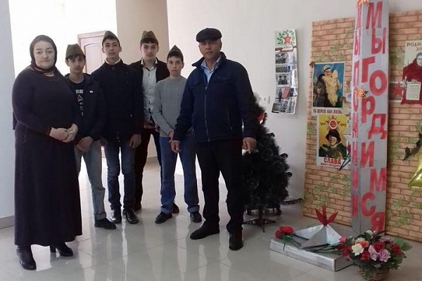 Работники МКУ "Управление культуры и искусства" МР "Каякентский район" провели час памяти и мужества для учащихся Капкайкентской школы.