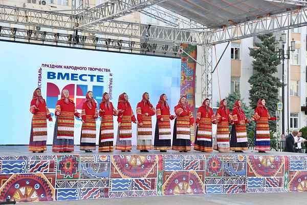 Фестиваль-форум культуры и традиций народов Юга России «Вместе мы -Россия» продолжает свою работу 